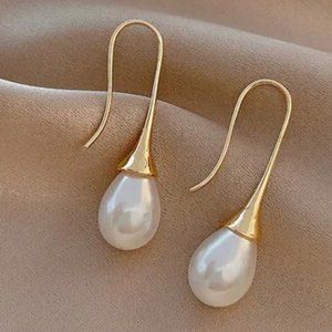 Neiman Marcus Pearl and Gold Teardrop Hanging Earrings